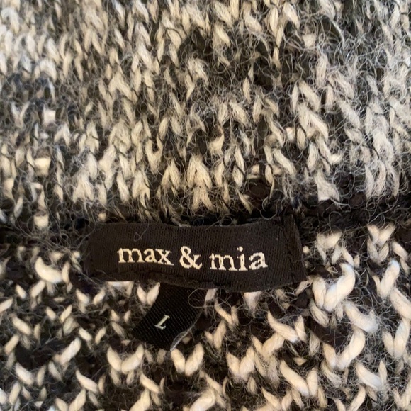 Max & Mia sweater coat Jul2907 - Picture 2 of 5